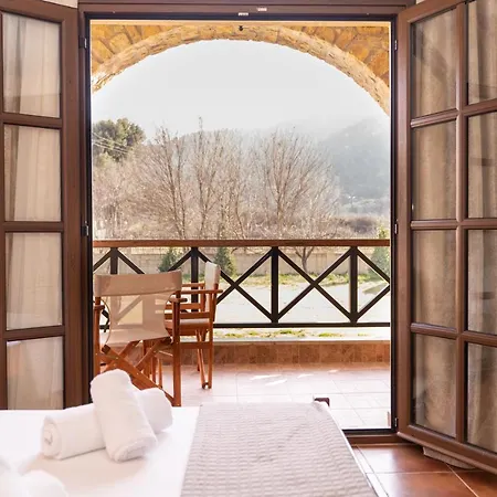 Ξενοδοχείο με διαμερίσματα Athoniko Hotel 3*